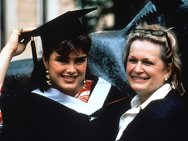 Brooke Shields, with her mother, on graduation day in 1988 from Princeton