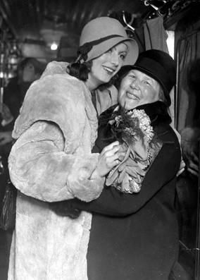 Greta Garbo with her mother in 1939