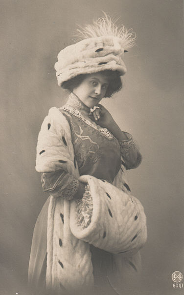 Lady in ermine, c.1910 (Collection Khun)